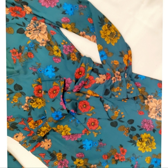 NEW: CASUAL V-NECK SKATER STYLE DRESS - Picture 8 of 8